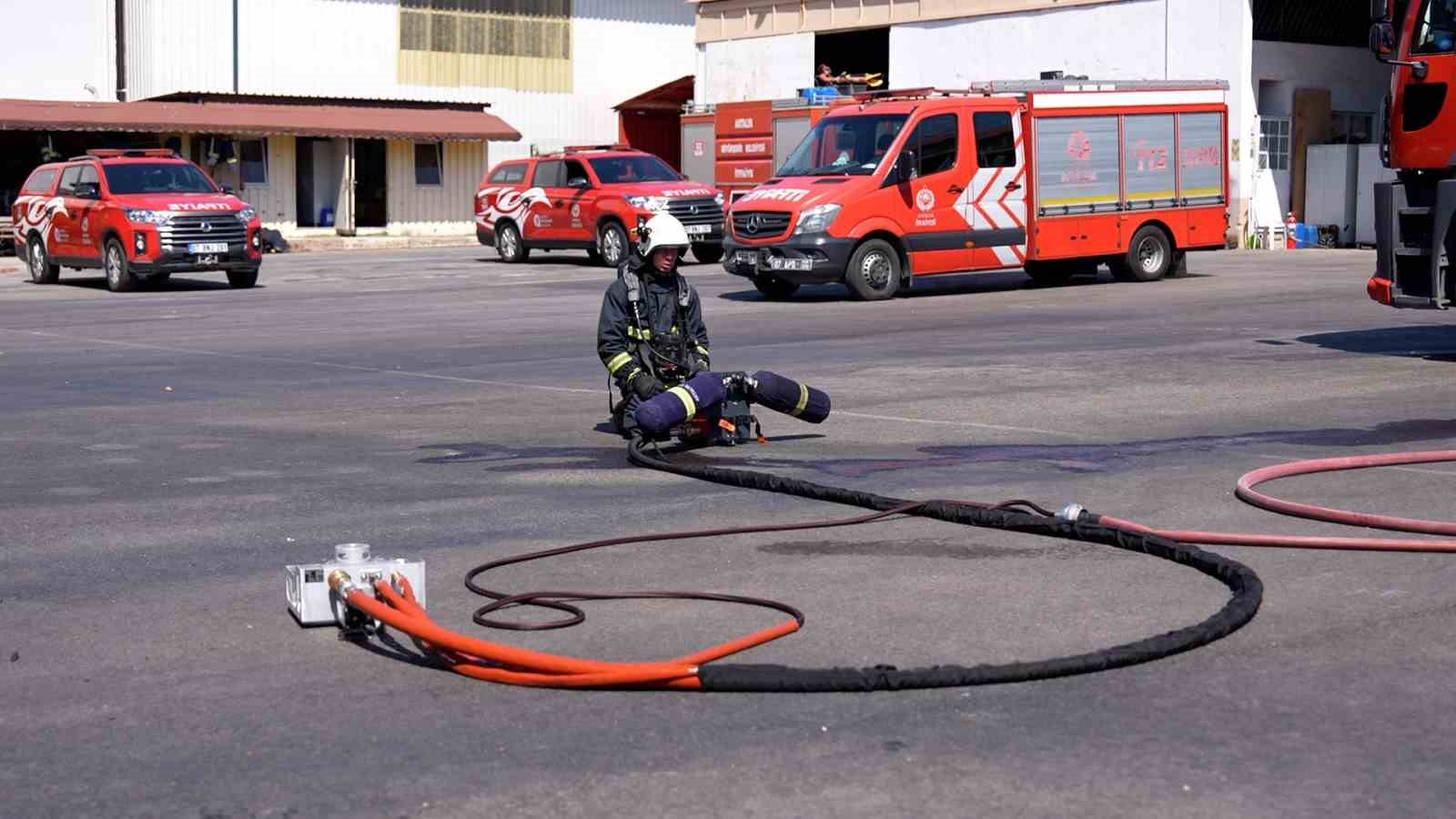 Antalya itfaiyesinden elektrikli araç söndürme kiti
