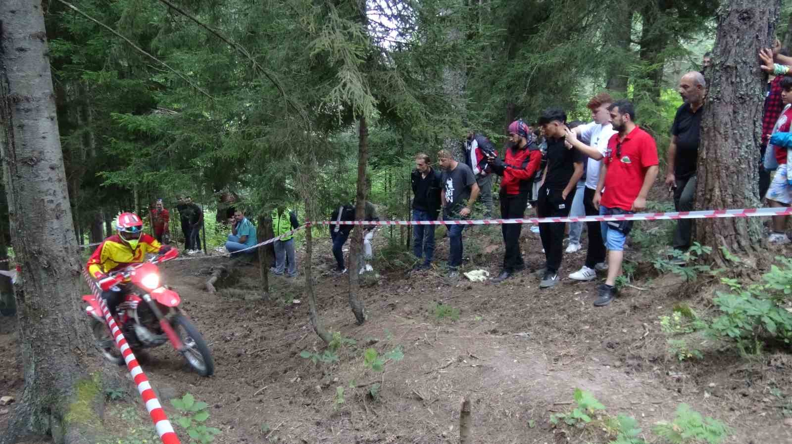 Motosiklet tutkunları Kafkasör Yaylası’nda bir araya geldi
