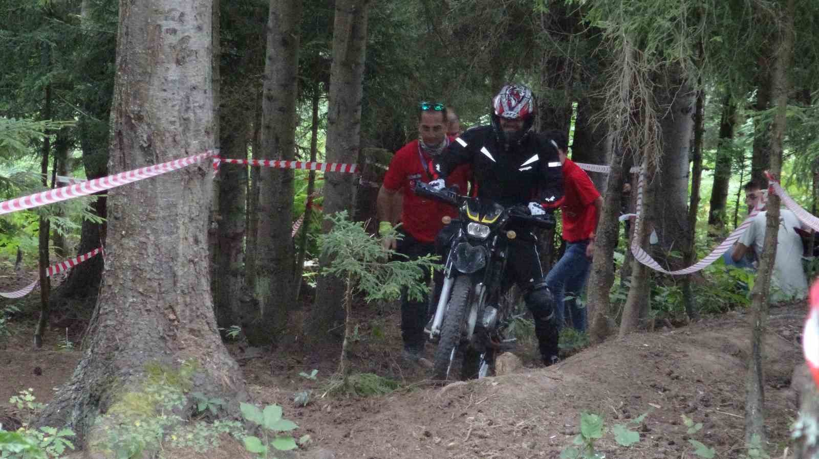 Motosiklet tutkunları Kafkasör Yaylası’nda bir araya geldi
