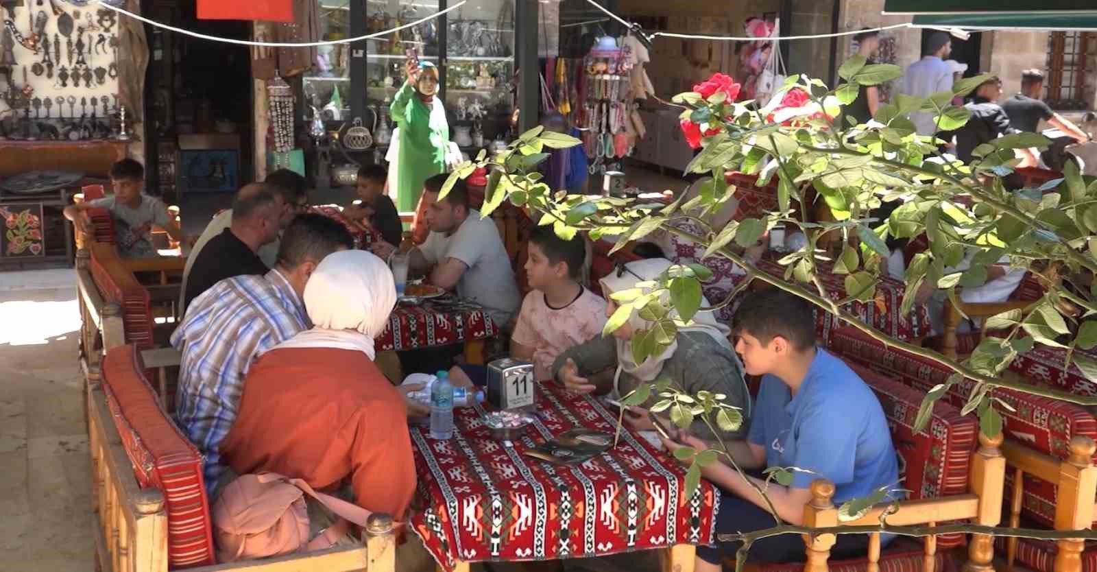 Gaziantep’in tarihi çarşılarında hafta sonu yoğunluğu
