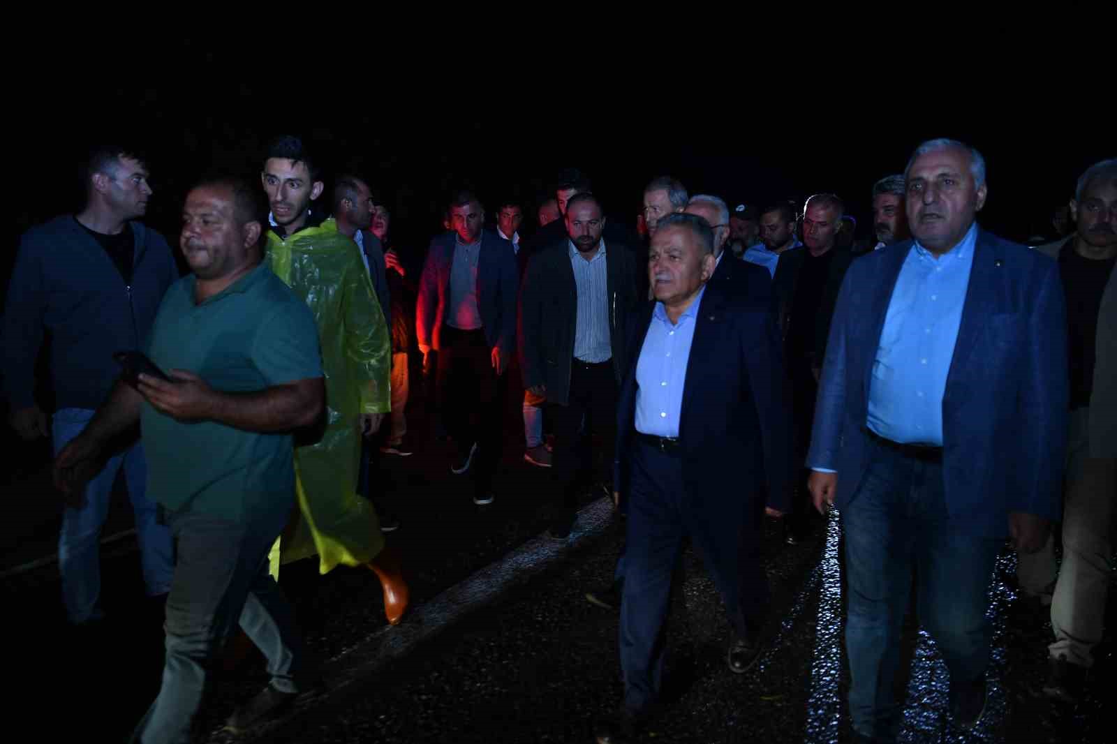 Kayseri Büyükşehir, tüm imkânlarıyla Bünyan’daki sel bölgesinde yaraları sarıyor
