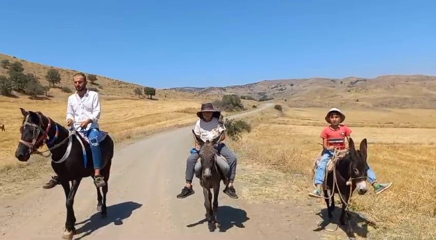 Bozkırın minik çobanları, biri polis diğeri sanayide usta olmak istiyor
