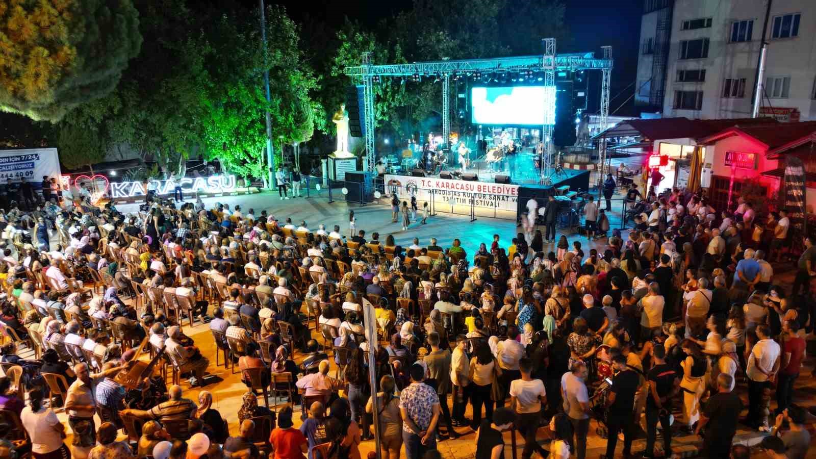 Karacasu festivalinde halk konserleri büyük ilgi gördü
