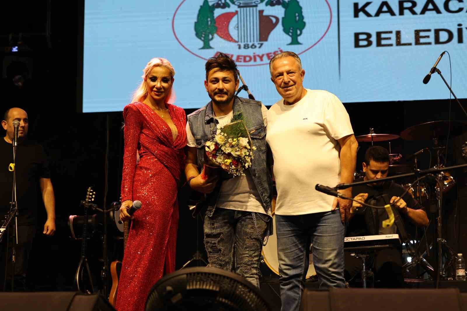 Karacasu festivalinde halk konserleri büyük ilgi gördü
