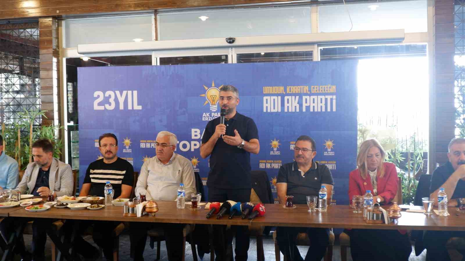 AK Parti Erzurum teşkilatı basınla buluştu
