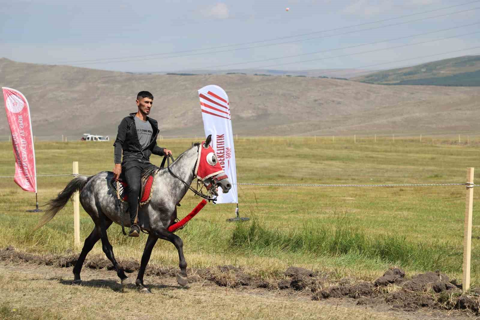 Rahvan At Yarışı final koşuları, sağanak ve dolu sebebiyle ertelendi
