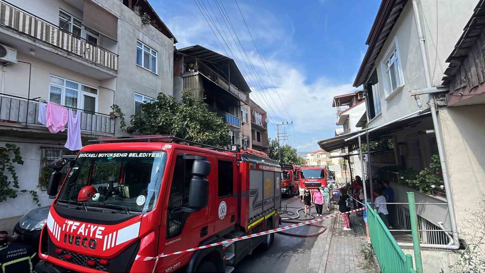 Ağlatan yangın: 1’i bebek 4 kişi dumandan etkilendi
