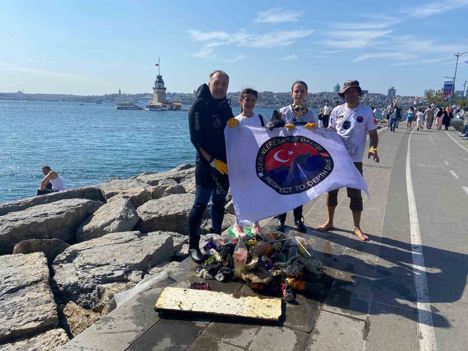 Üsküdar’da dalgıçlar tarafından su altı temizliği yapıldı
