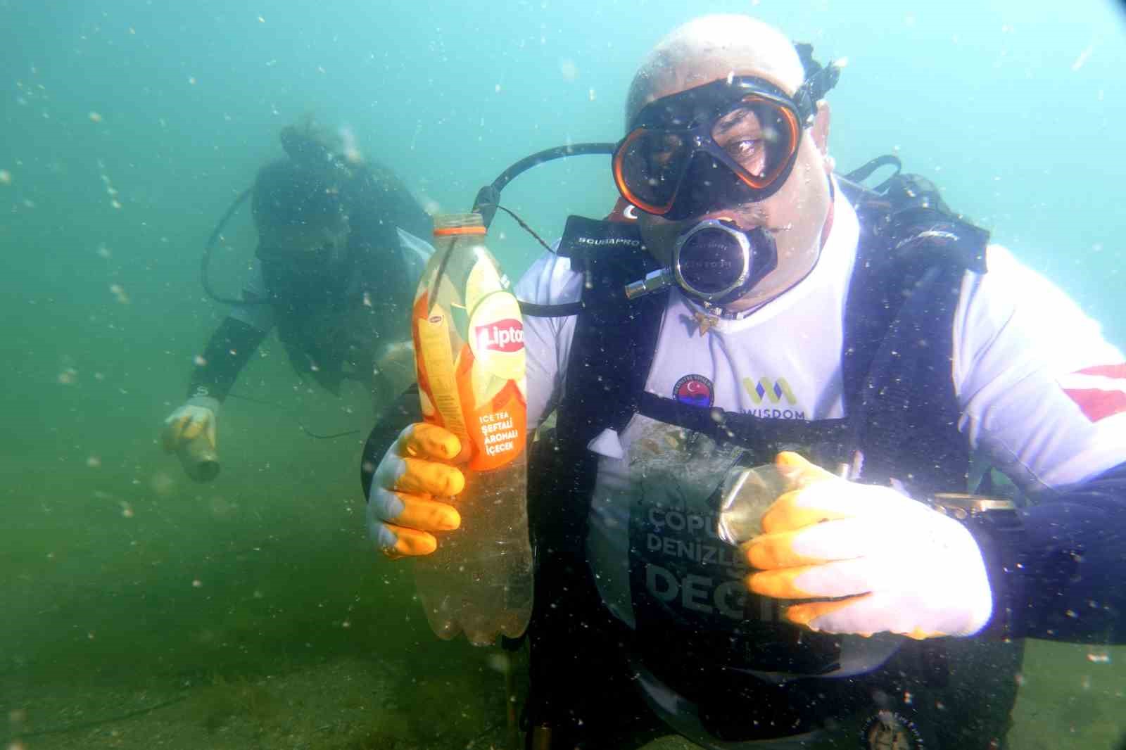 Üsküdar’da dalgıçlar tarafından su altı temizliği yapıldı
