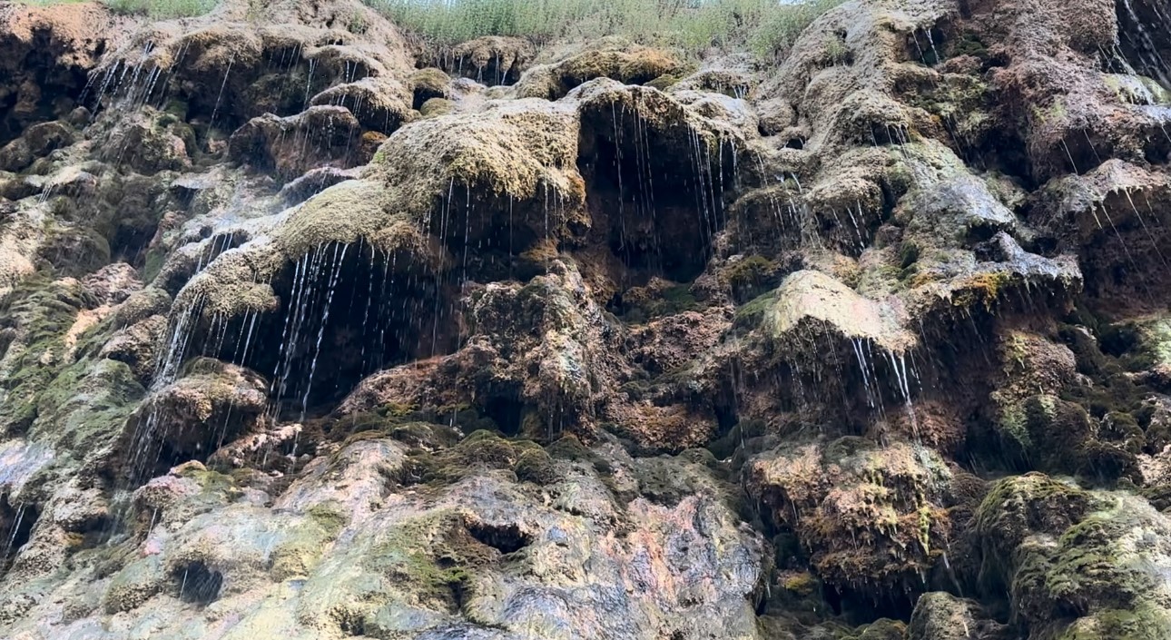 Doski Vadisi’ndeki şelale doğaseverlerin uğrak yeri oluyor
