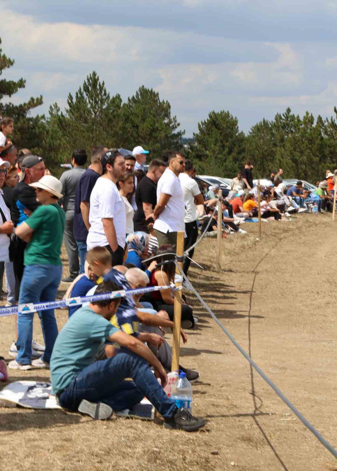 Kastamonu’da geleneksel at yarışına vatandaşlardan büyük ilgi
