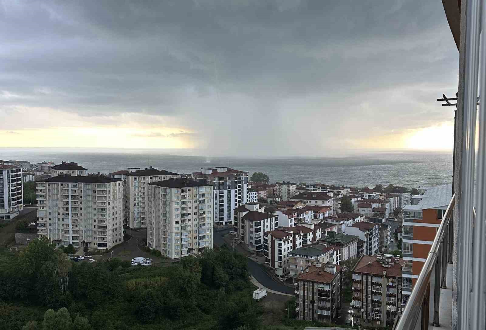 Ordu’da denizde hortum oluştu: O anlar cep telefonu kamerasına yansıdı
