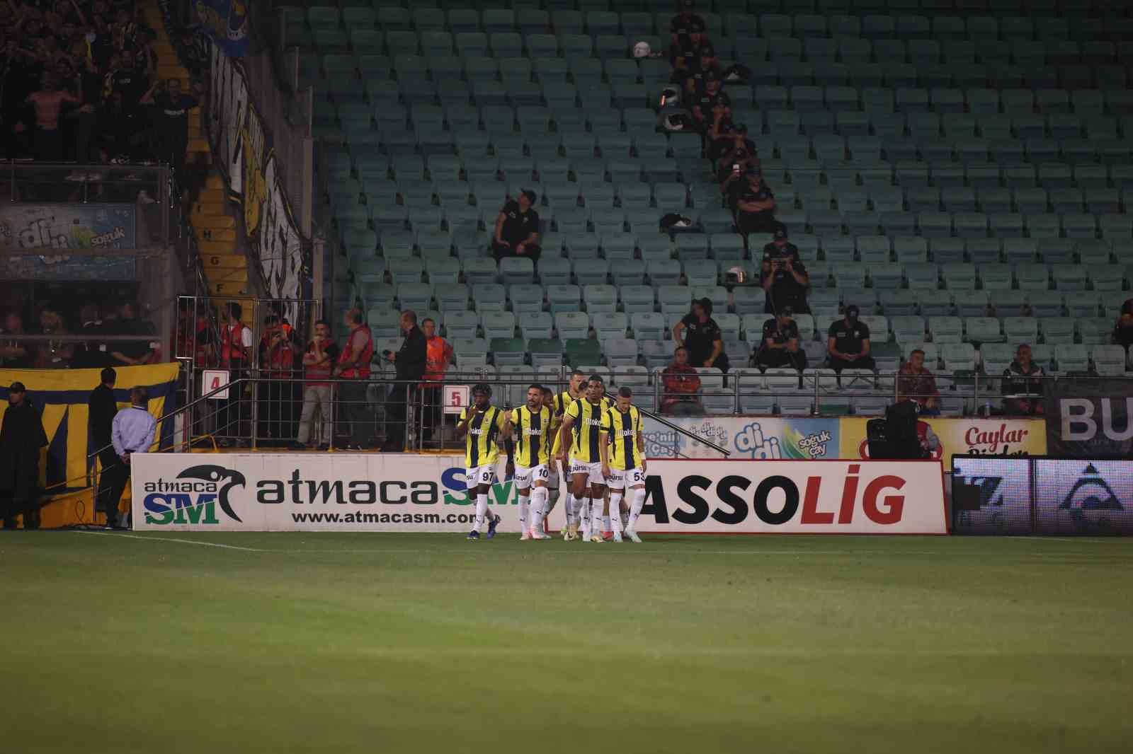 Trendyol Süper Lig: Çaykur Rizespor: 0 - Fenerbahçe: 1 (İlk yarı)
