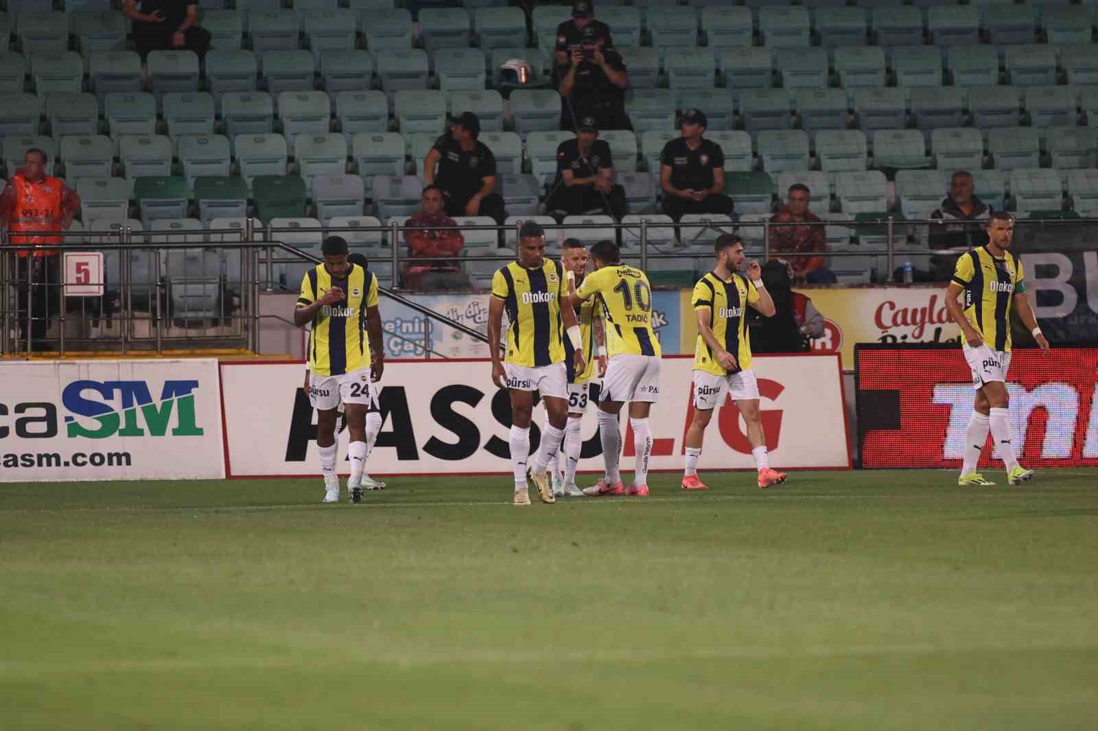 Trendyol Süper Lig: Çaykur Rizespor: 0 - Fenerbahçe: 1 (İlk yarı)
