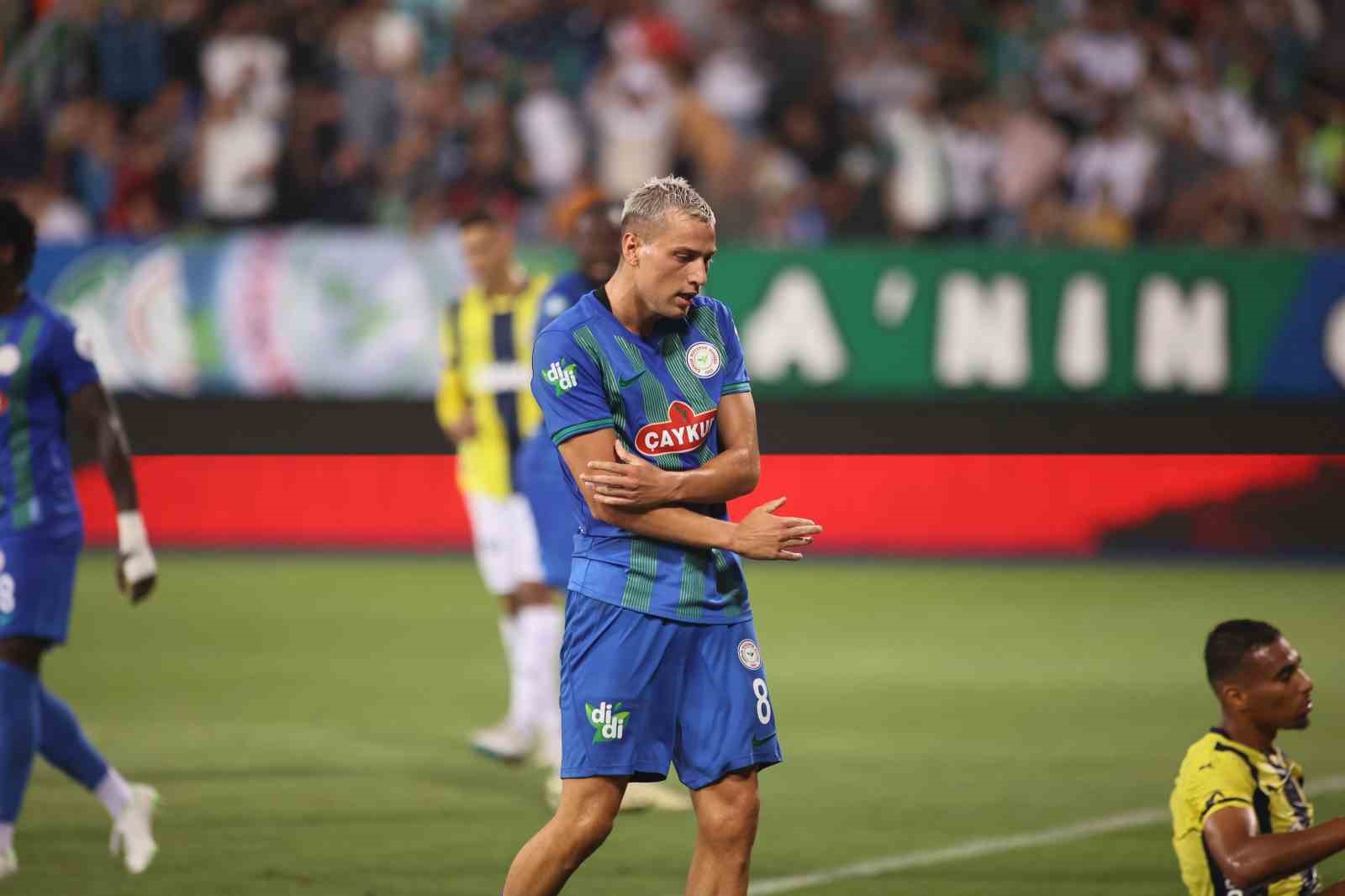 Trendyol Süper Lig: Çaykur Rizespor: 0 - Fenerbahçe: 1 (İlk yarı)
