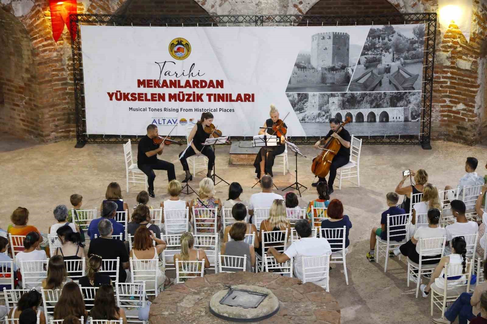 Alanya’da tarihi Kızılkule müzikle renklendi
