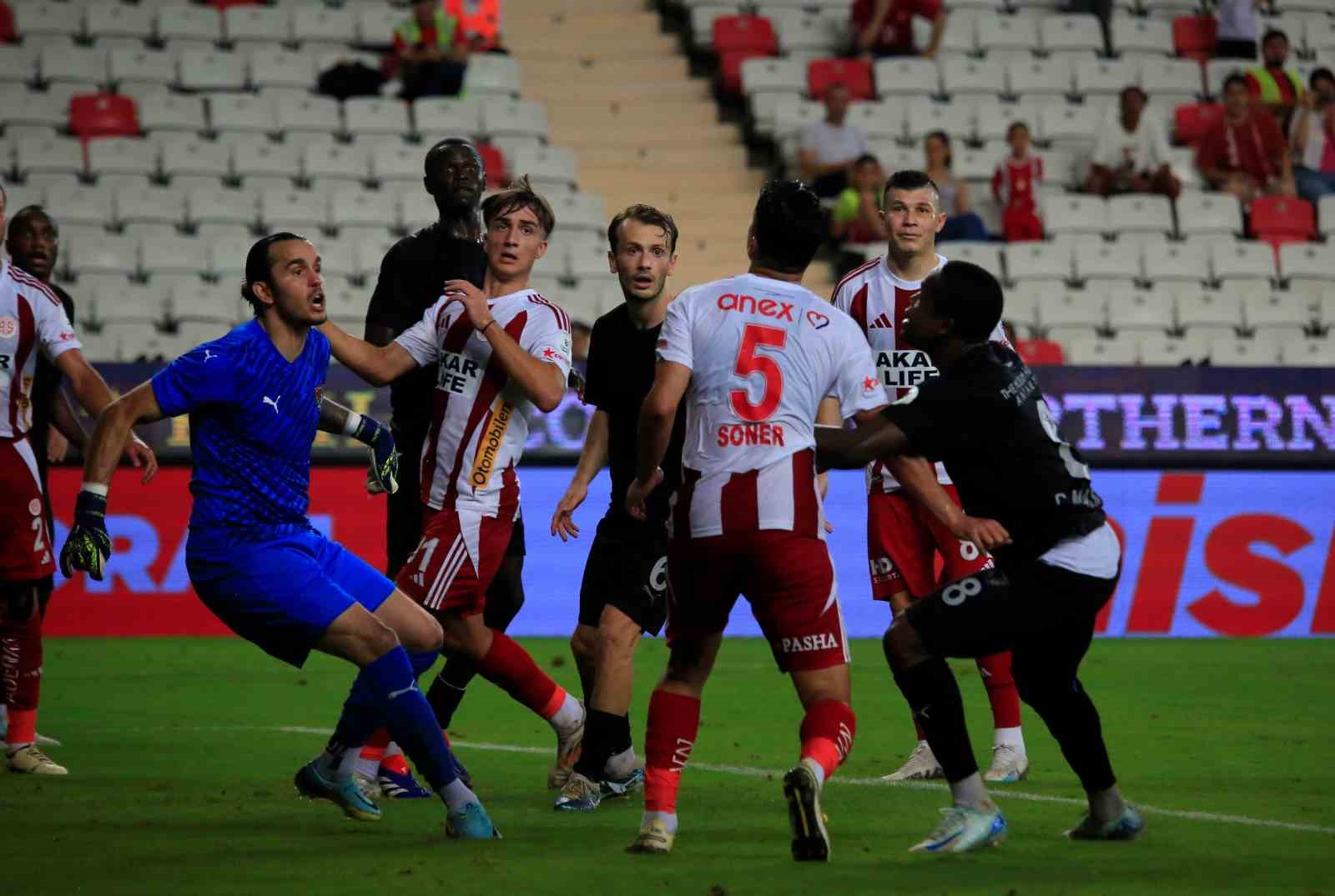 Trendyol Süper Lig: Antalyaspor: 3 - Hatayspor: 2 (Maç sonucu)
