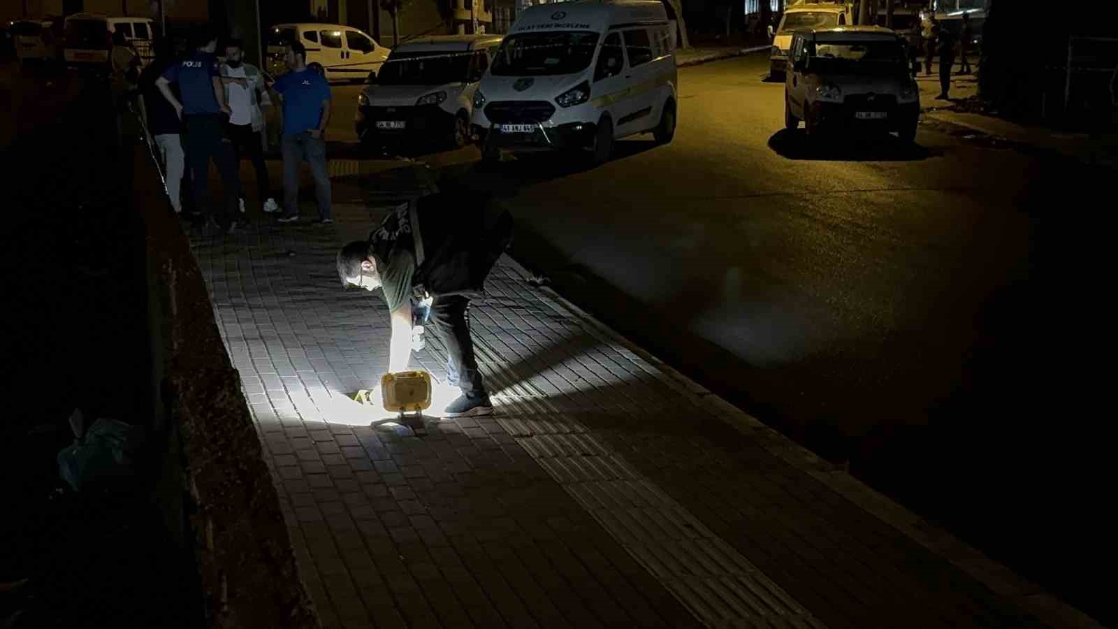 Dükkanı taradılar, arkadaşına çay içmeye gelen 18 yaşındaki genç hayatını kaybetti
