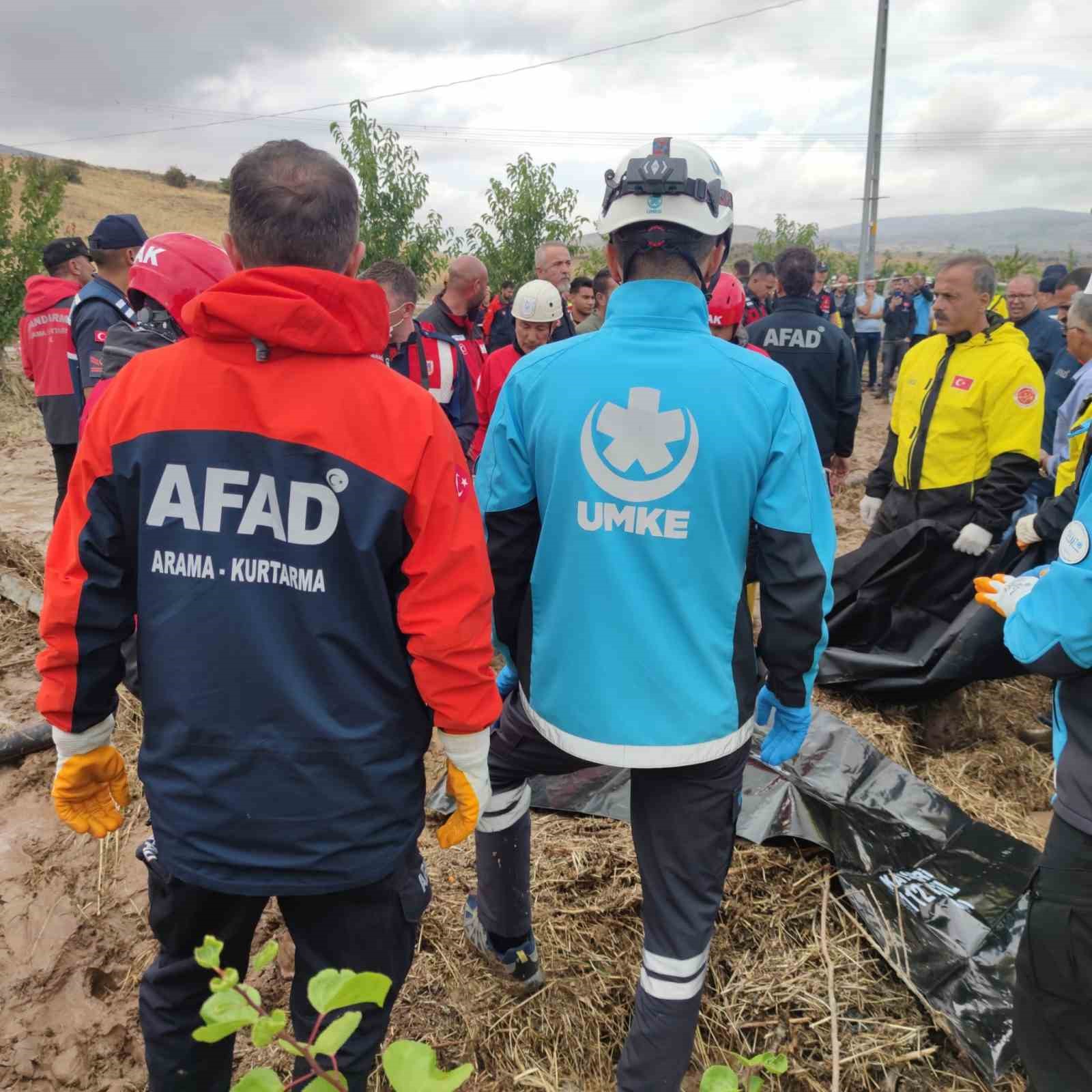 Kayseri’de sele kapılan kişinin cansız bedenine Anda Trabzon ekibi ulaştı
