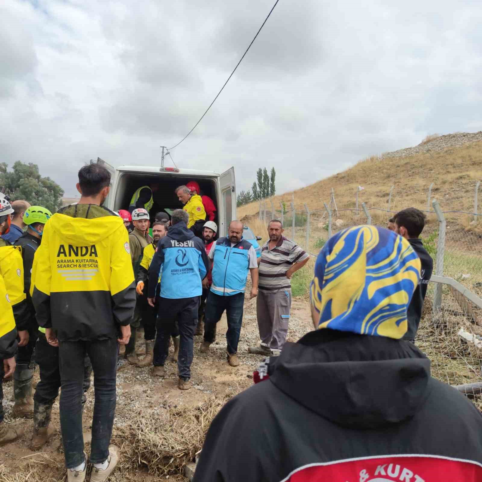 Kayseri’de sele kapılan kişinin cansız bedenine Anda Trabzon ekibi ulaştı
