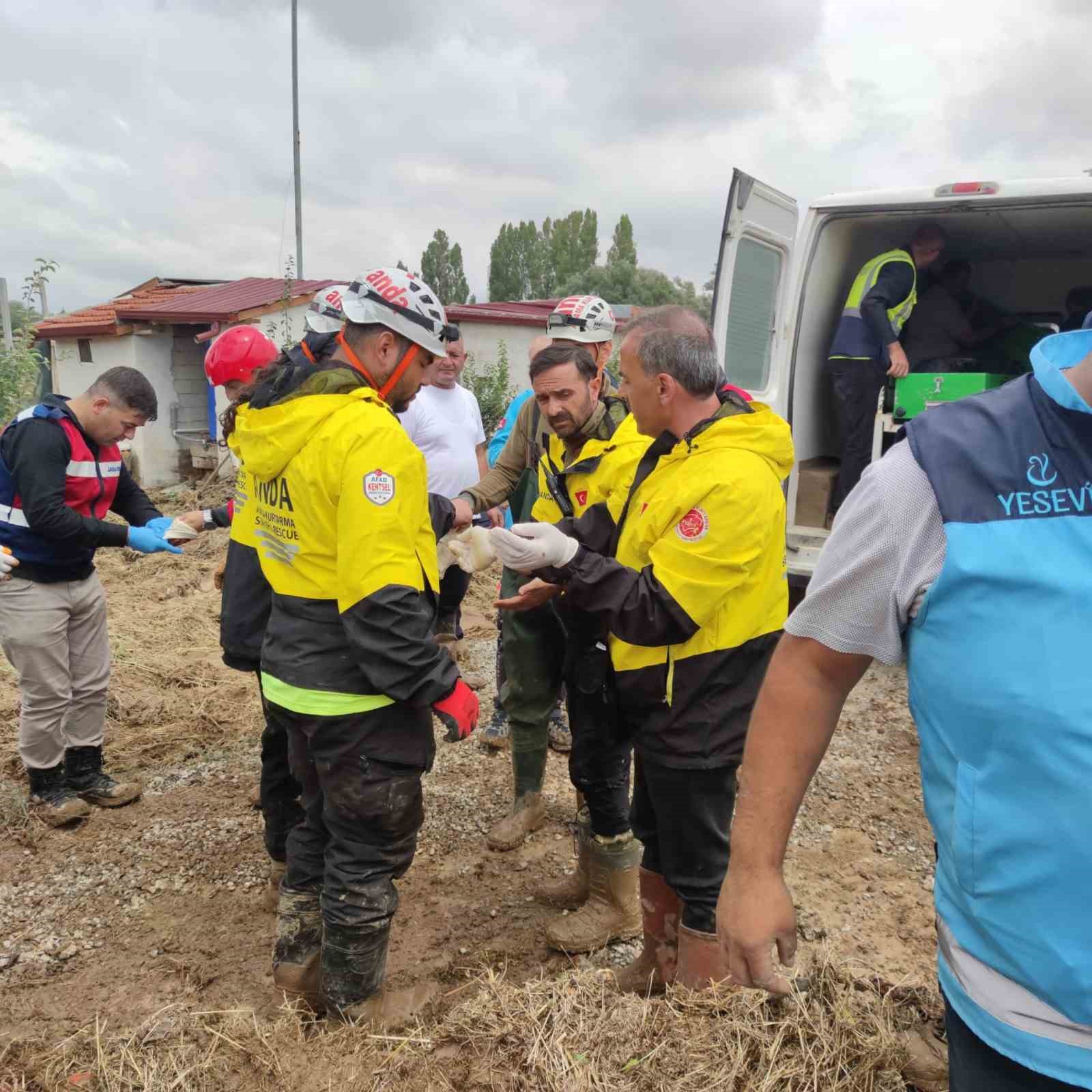 Kayseri’de sele kapılan kişinin cansız bedenine Anda Trabzon ekibi ulaştı
