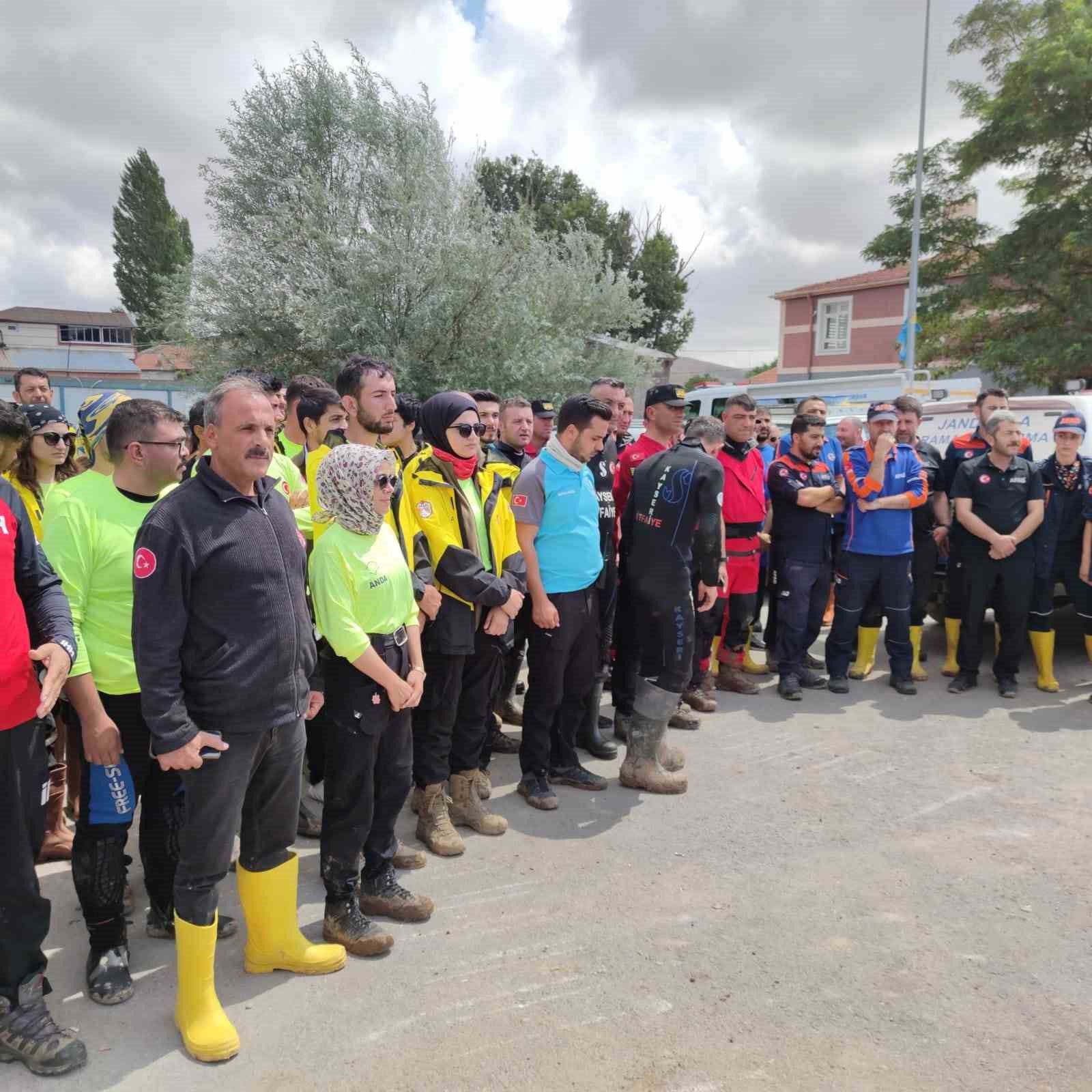 Kayseri’de sele kapılan kişinin cansız bedenine Anda Trabzon ekibi ulaştı
