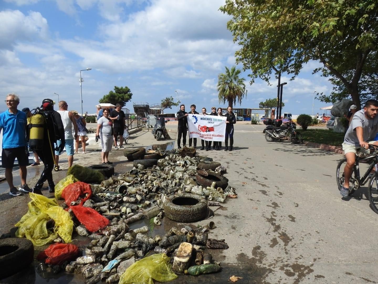 Erdek’te su altı görüntüleri denizin kirliliğini gözler önüne serdi
