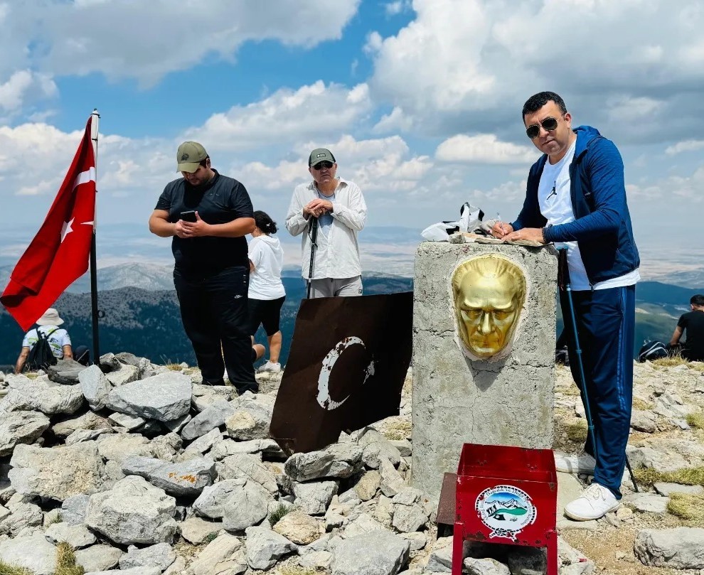 Zafer Bayramı Akdağ’ın zirvesinde kutlandı
