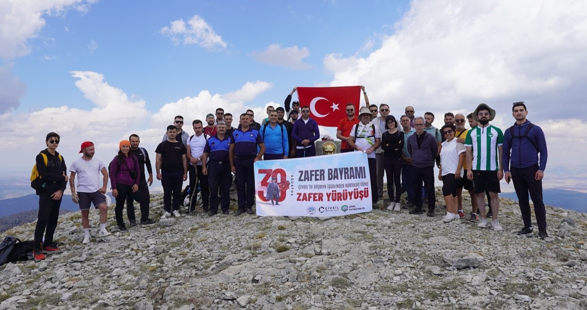 Zafer Bayramı Akdağ’ın zirvesinde kutlandı
