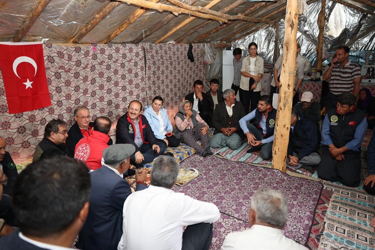 Vali Pehlivan, Yörükleri yayladaki çadırlarında ziyaret etti
