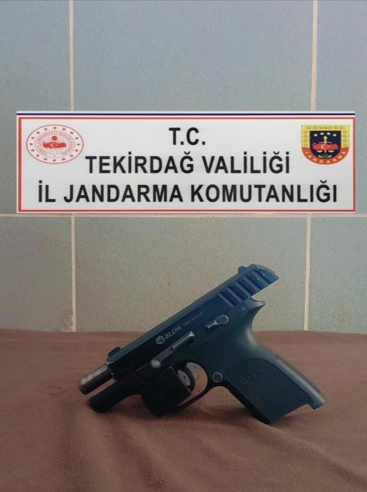 Jandarma tarafından 2 ruhsatsız tabanca ele geçirildi
