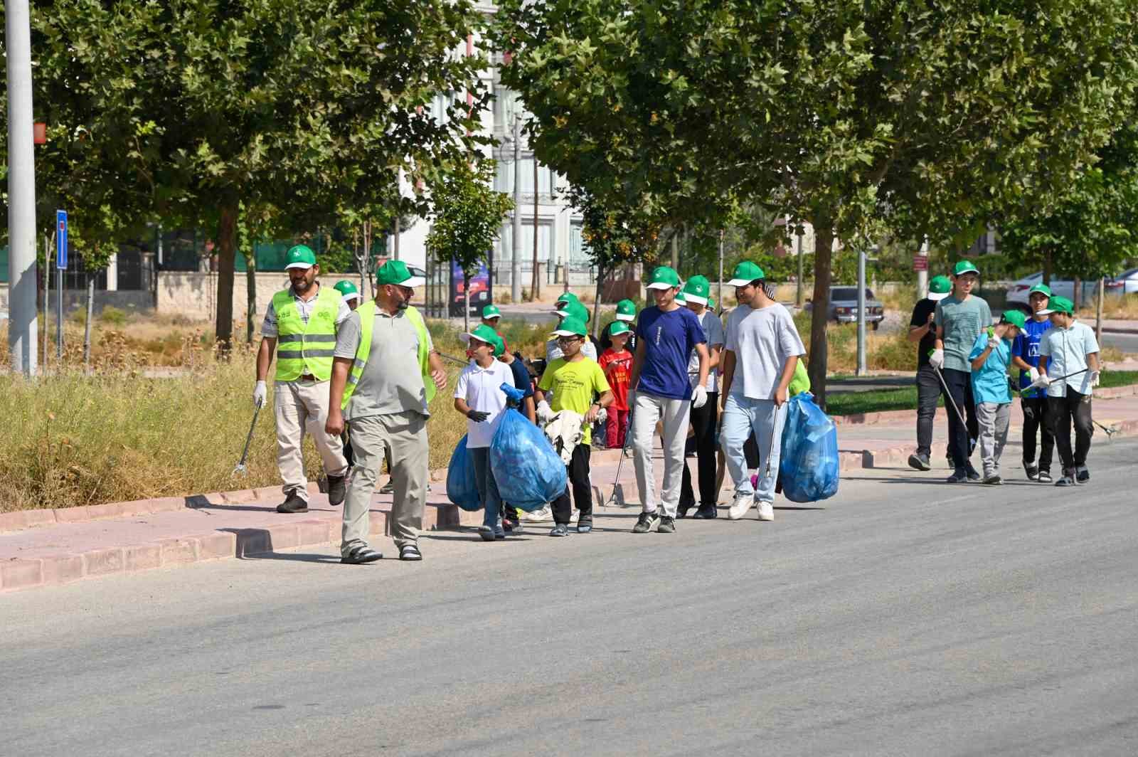 Selçuklu, çevre temizliğinde farkındalık oluşturmaya devam ediyor
