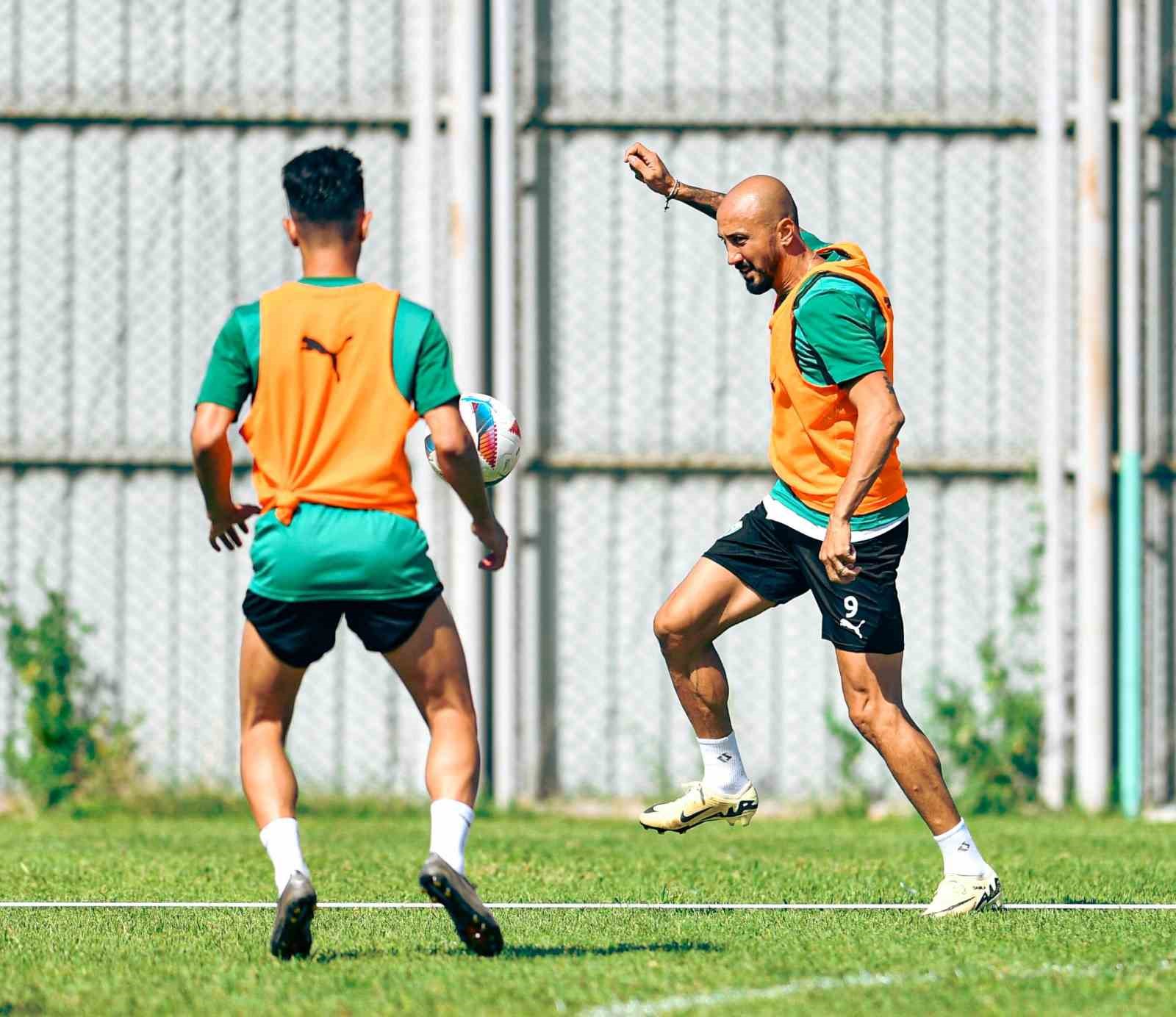 Bursaspor’da tempo artıyor
