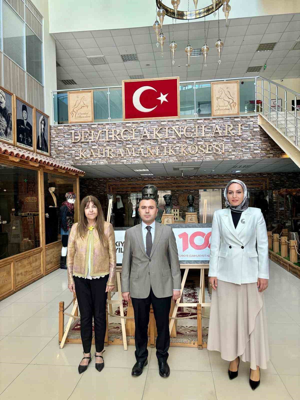 Manisa’daki fabrikalarda kadın istihdamı artsın diye çalışıyorlar
