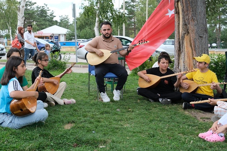 ‘Sosyal medyadan sosyal meydana’ projesi, festival havasında geçti
