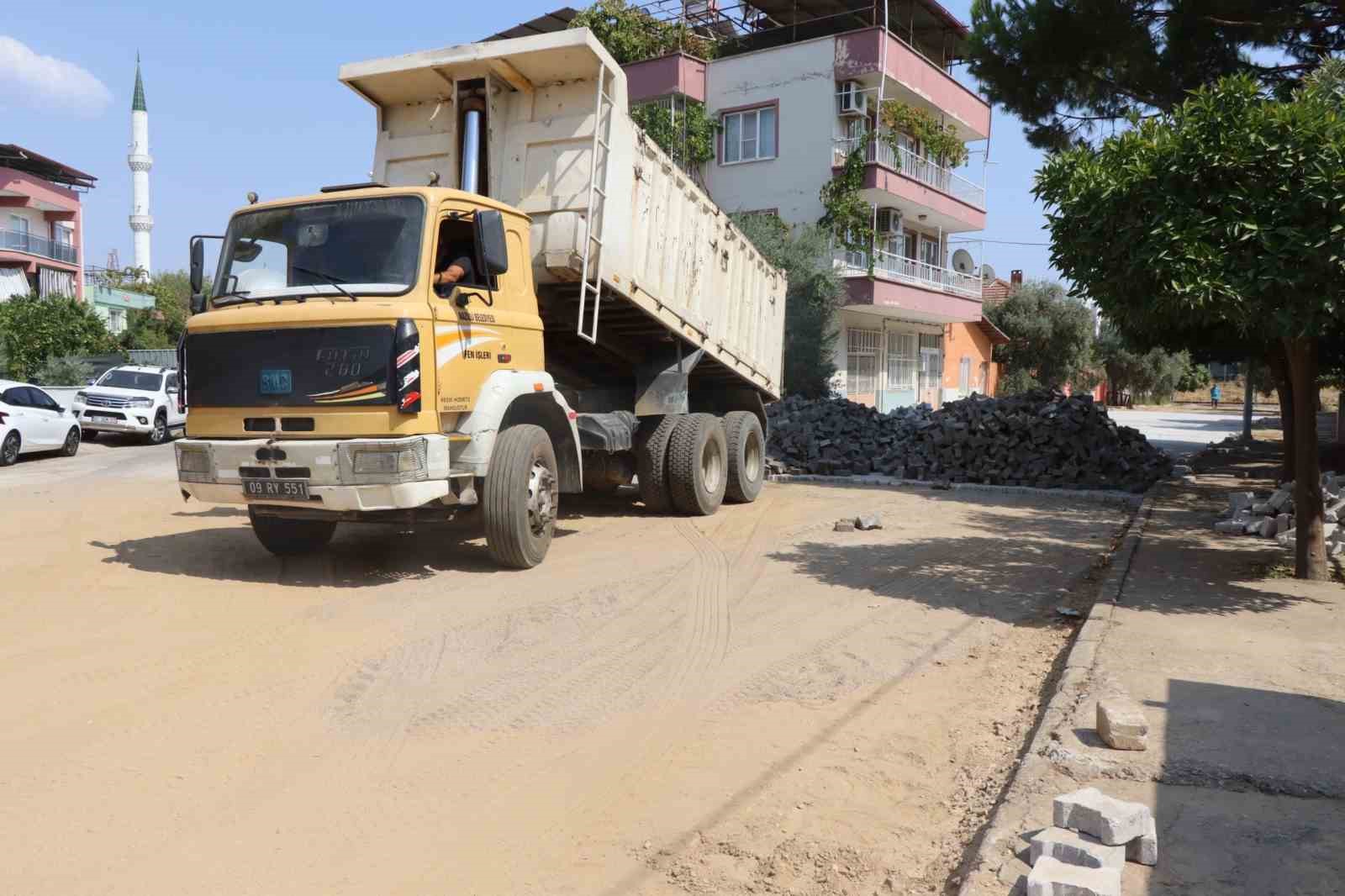 Nazilli Belediyesi’nden İstiklal Mahallesi’nde yol çalışması
