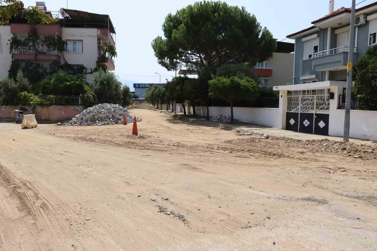 Nazilli Belediyesi’nden İstiklal Mahallesi’nde yol çalışması
