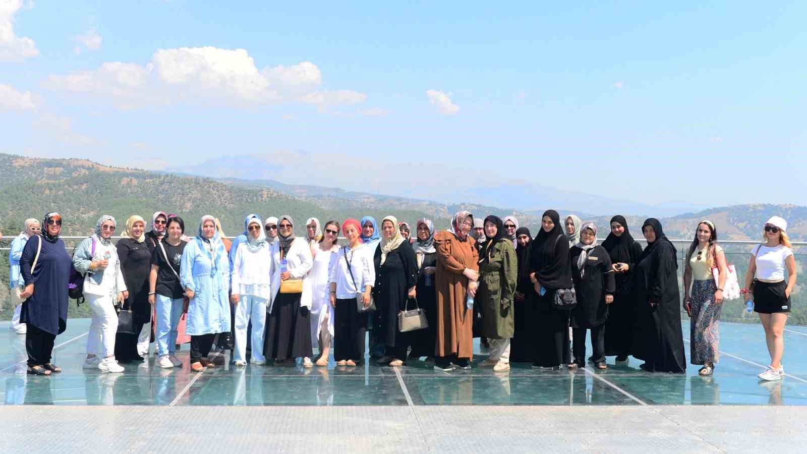 Kadınlar, Büyükşehir’le şehrin doğal güzelliklerini görme fırsatı buldu
