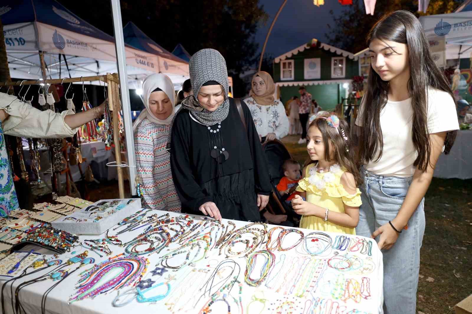 Kadınlar el emeği ürünlerini görücüye çıkardı
