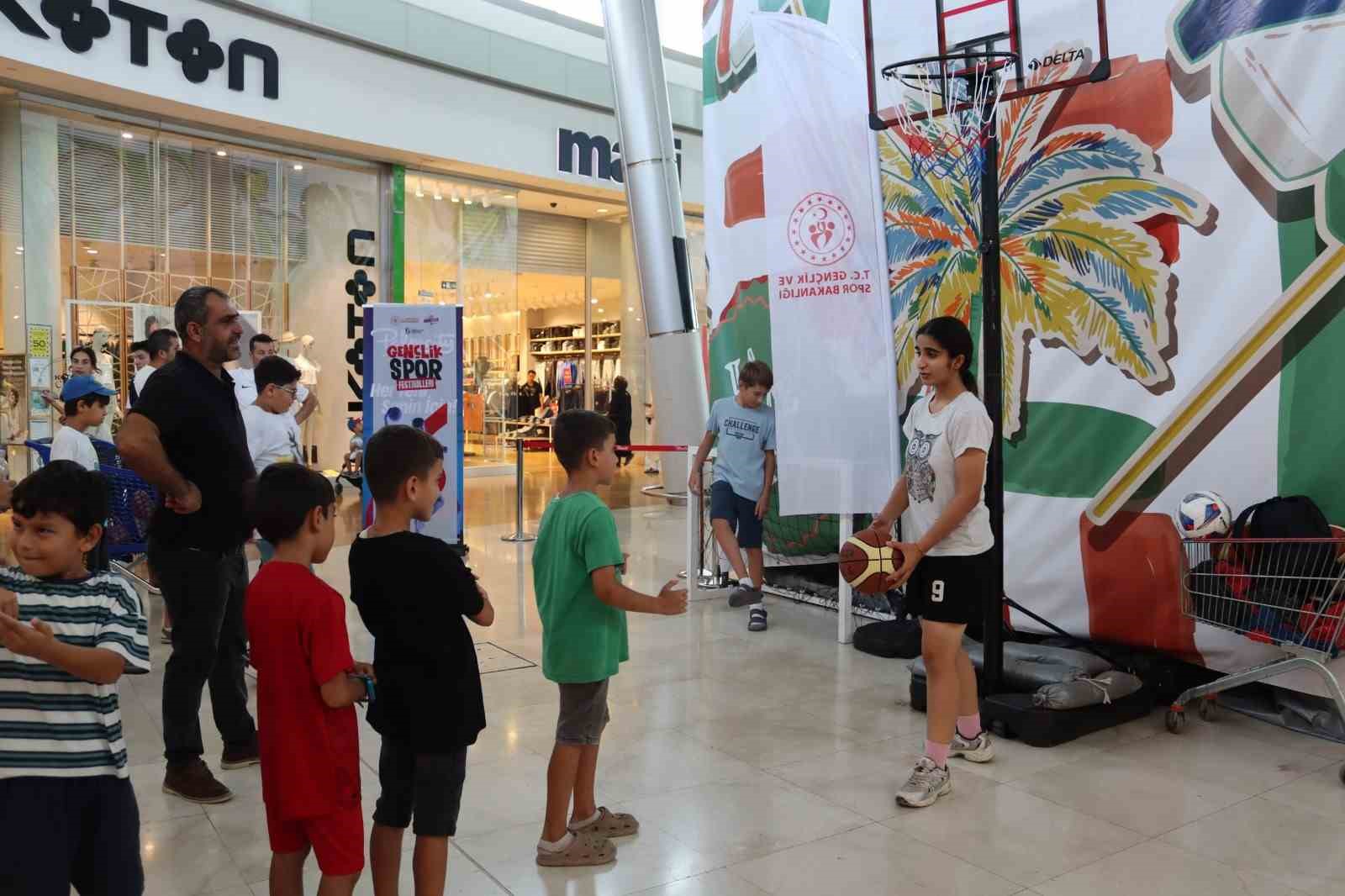 Mersin’de Gençlik ve Spor Festivali düzenlendi
