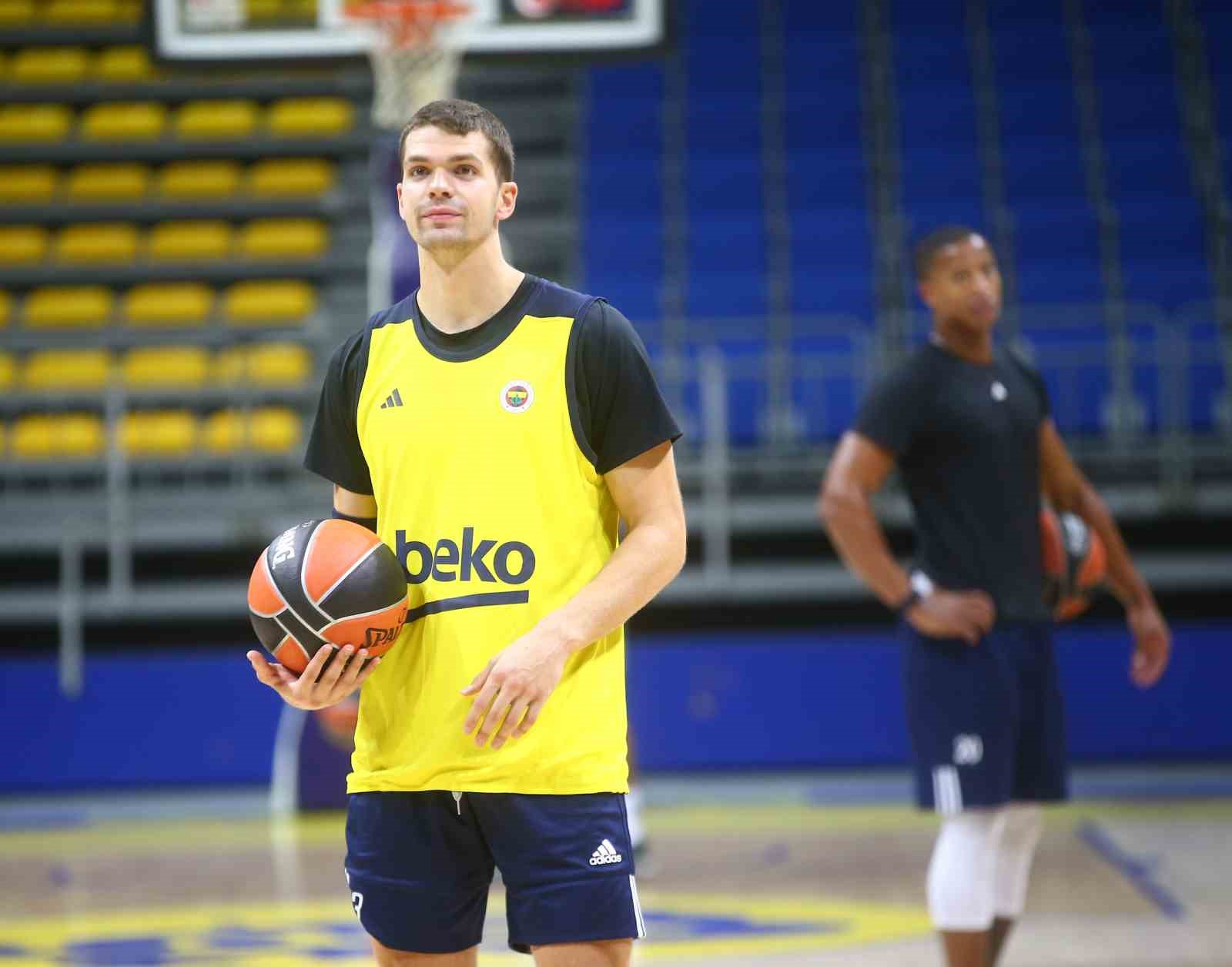 Fenerbahçe Erkek Basketbol Takımı, yeni sezonun ilk antrenmanını yaptı
