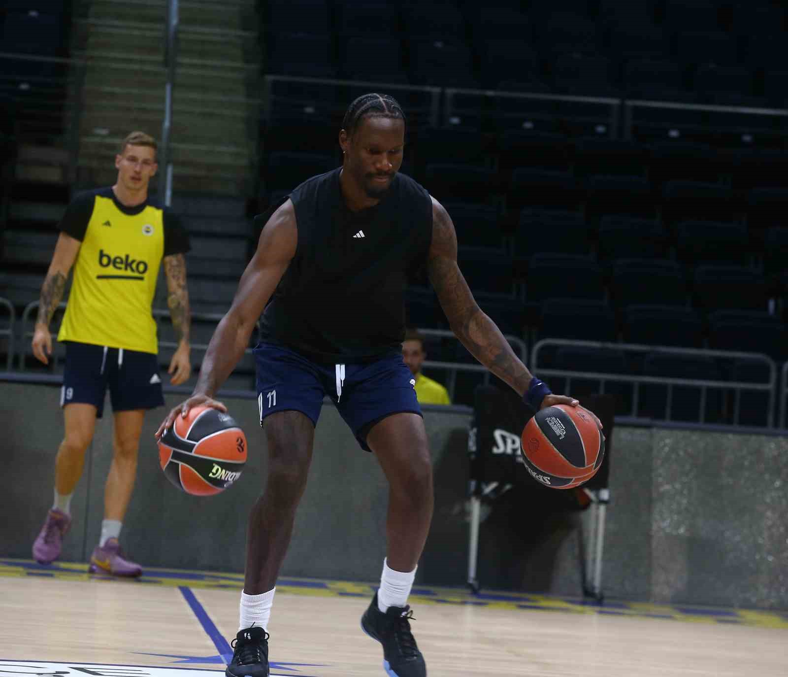 Fenerbahçe Erkek Basketbol Takımı, yeni sezonun ilk antrenmanını yaptı
