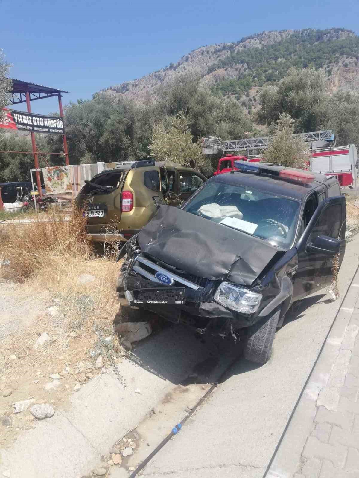 Kamyonet ile çarpışan otomobilin sürücüsü hayatını kaybetti
