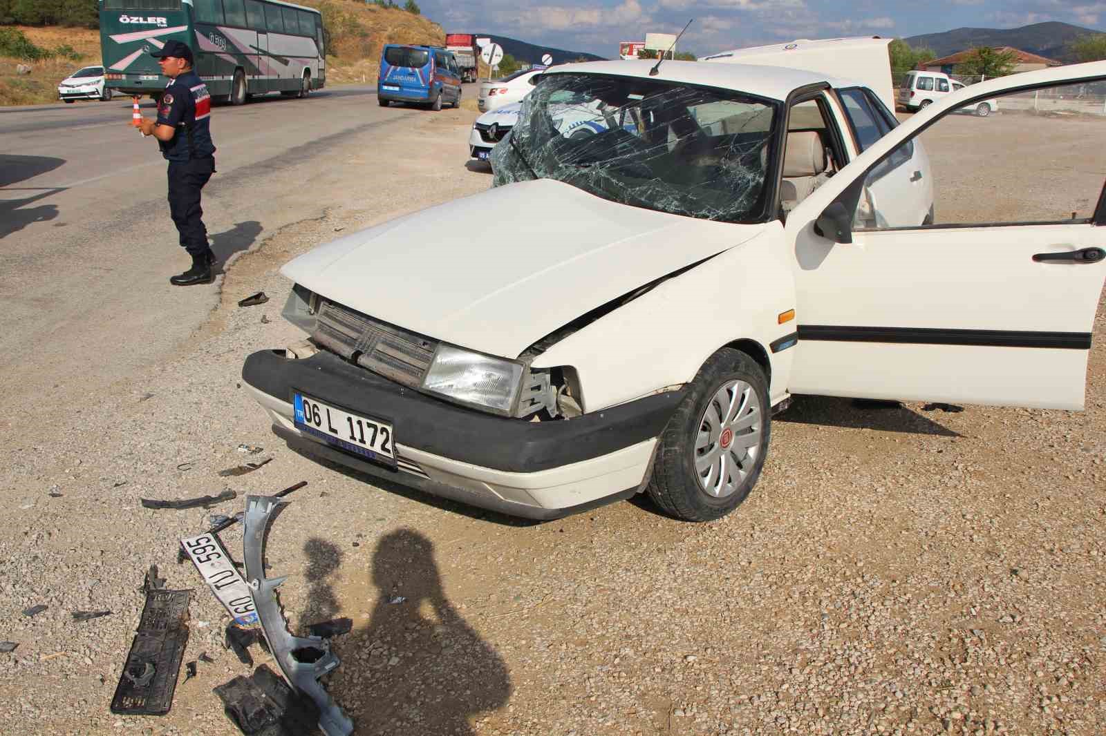 Amasya’da 2 aracın çarpıştığı kaza kamerada
