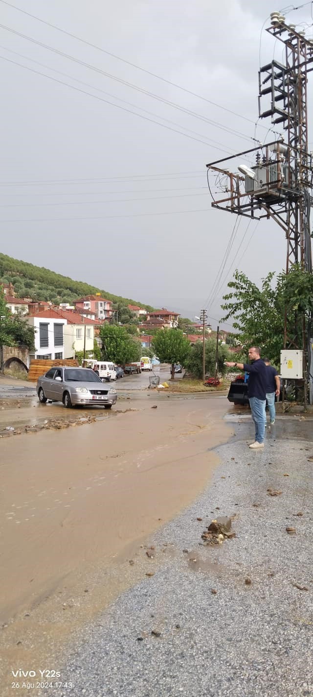 Karacasu’yu sel vurdu, ekipler teyakkuza geçti
