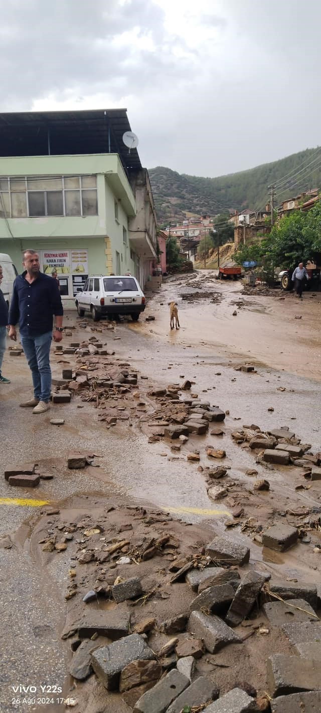 Karacasu’yu sel vurdu, ekipler teyakkuza geçti
