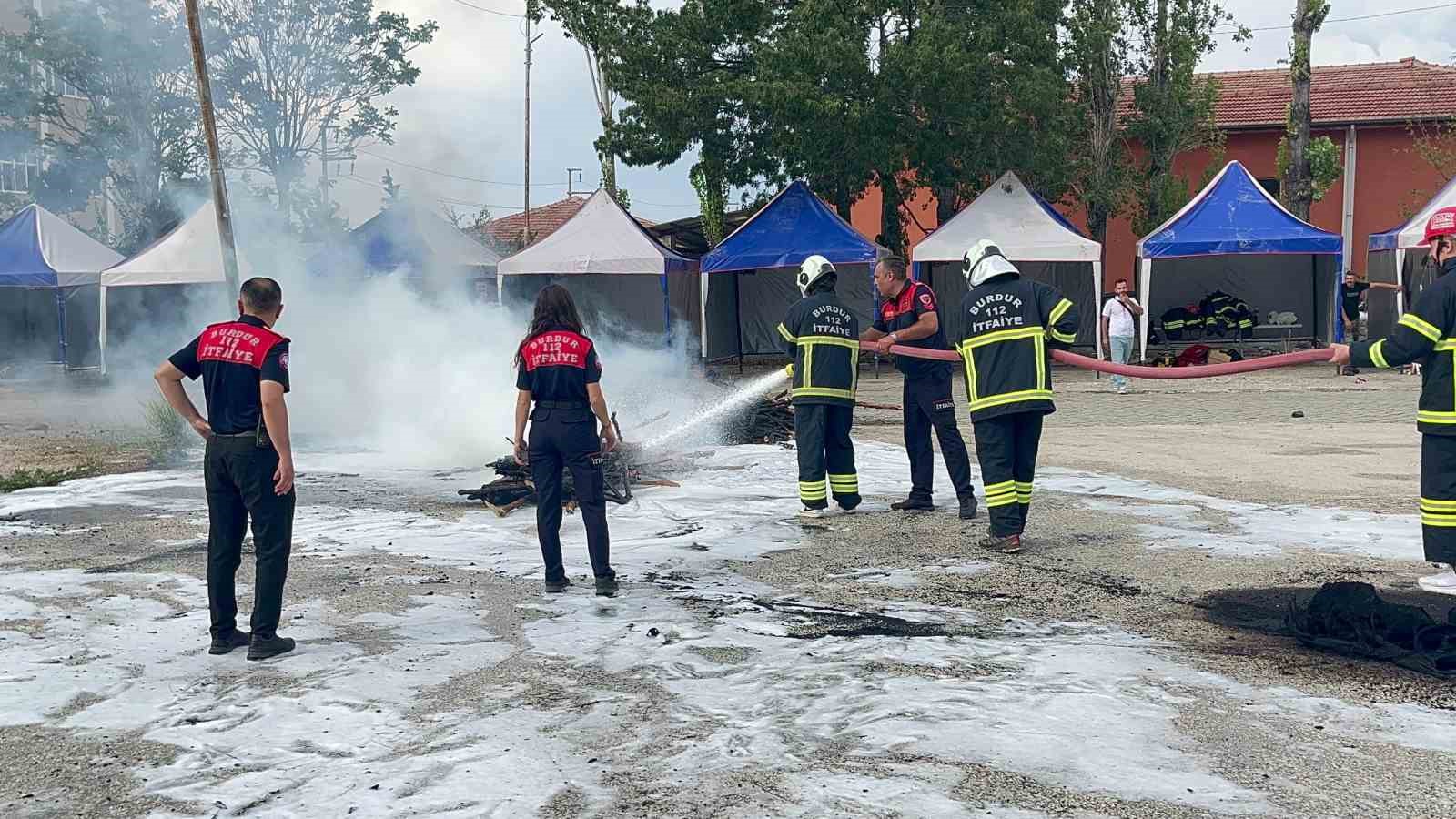 Erasmus programı çerçevesinde Burdur’a gelen 35 gönüllü itfaiyeciye Burdur İtfaiyesi eğitim verdi
