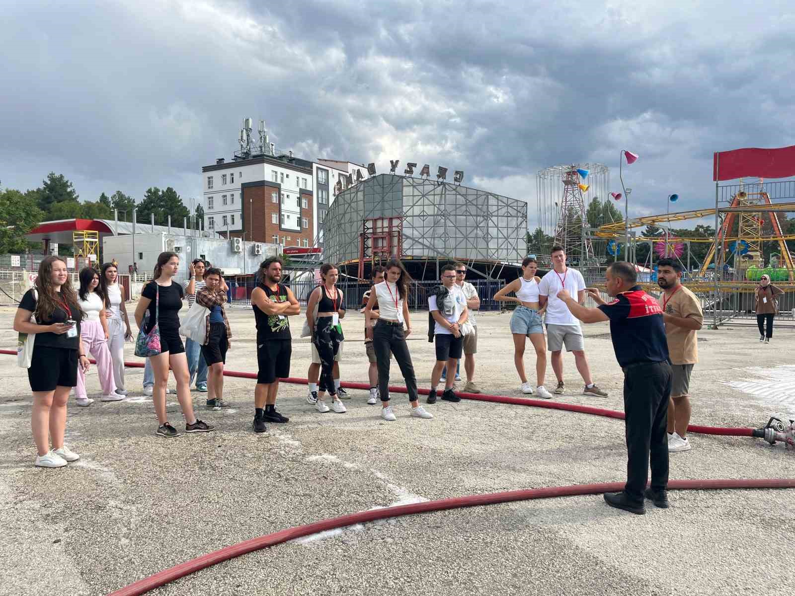 Erasmus programı çerçevesinde Burdur’a gelen 35 gönüllü itfaiyeciye Burdur İtfaiyesi eğitim verdi
