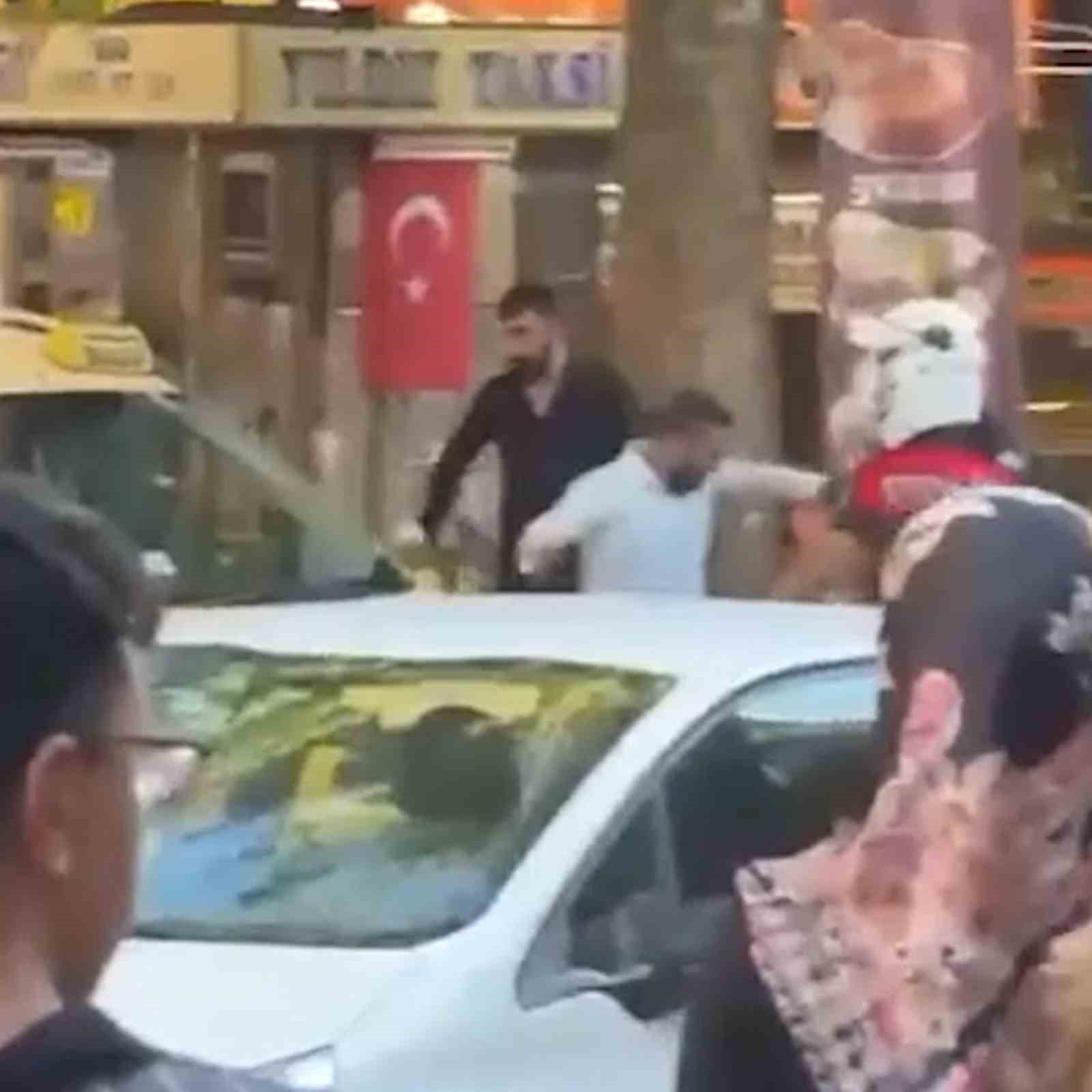 Cezaevi hükümlüsünden şiddet dolu saldırı: Gözaltına alınmamak için iki polisi yaraladı
