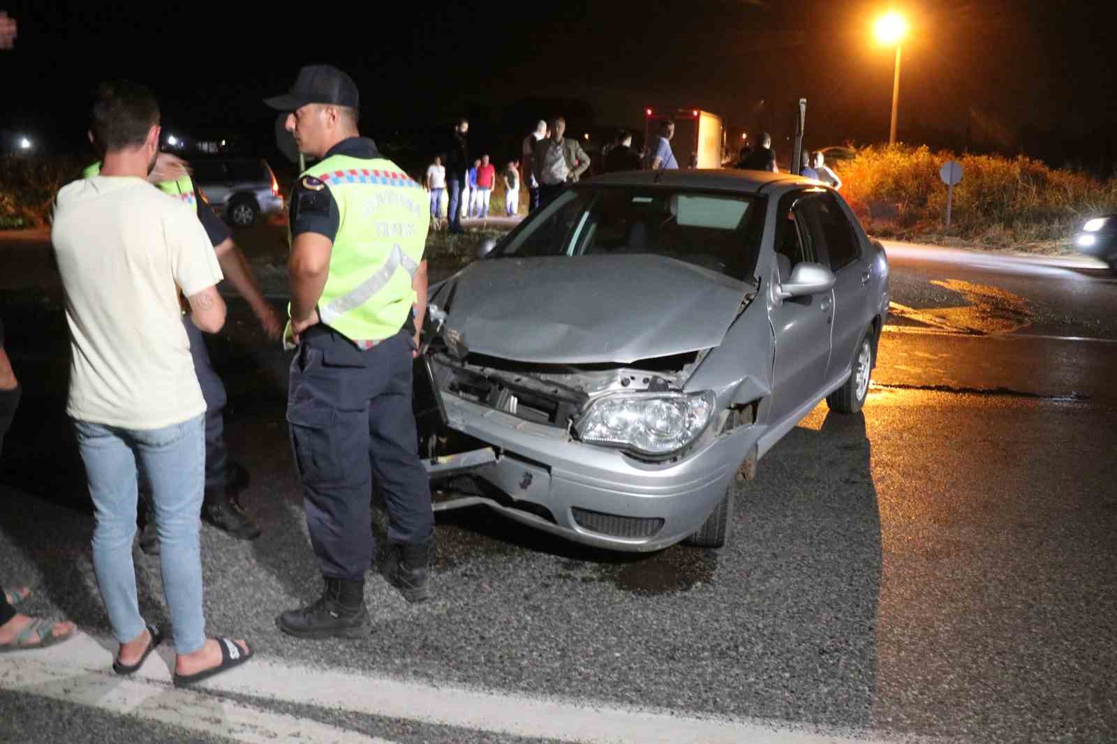 Çarpışan otomobillerden biri takla atarak kanala devrildi: 2 yaralı
